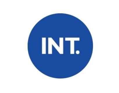 INT.